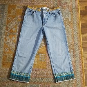 Mom jean with detail